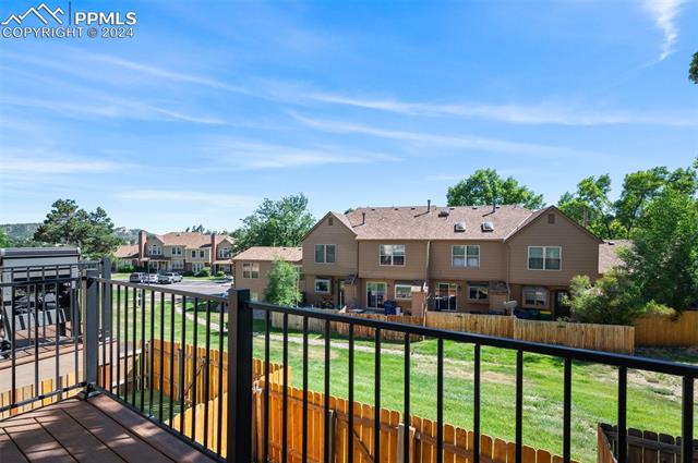 6826 Ravencrest Drive