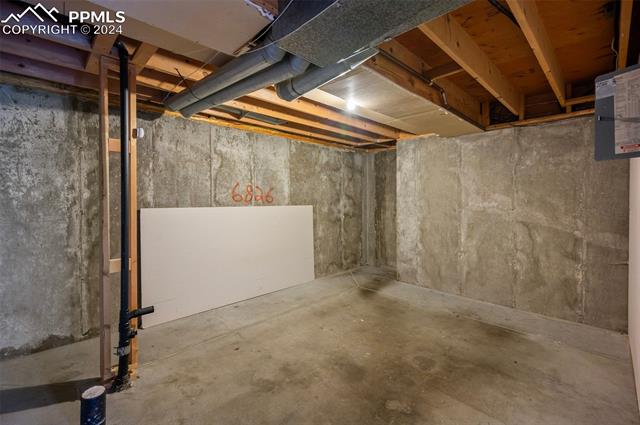 6826 Ravencrest Drive