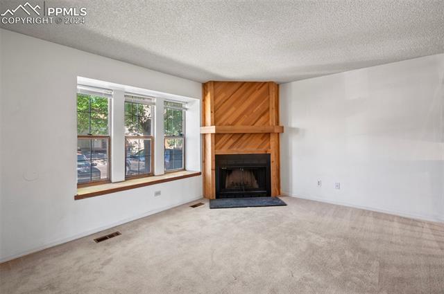 6826 Ravencrest Drive