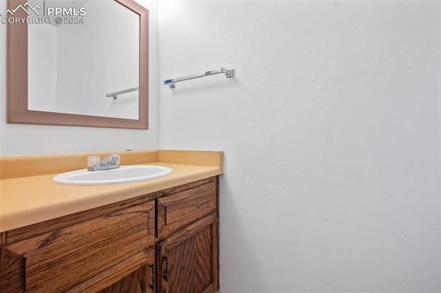 6826 Ravencrest Drive