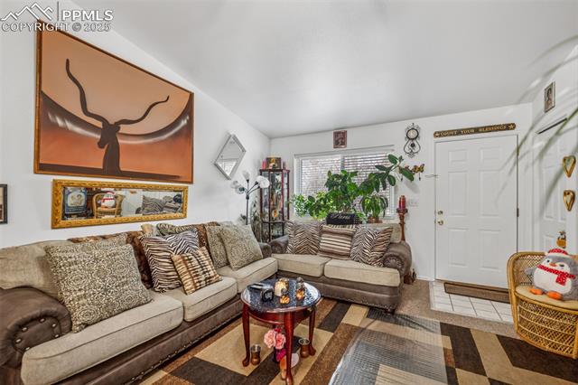 116 W Cheyenne Road
