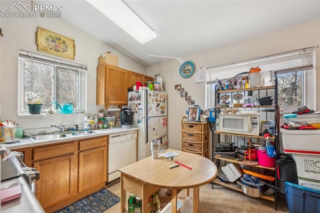 116 W Cheyenne Road