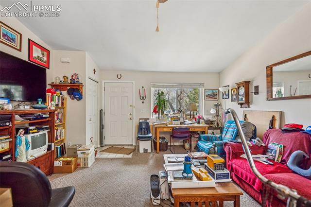 116 W Cheyenne Road