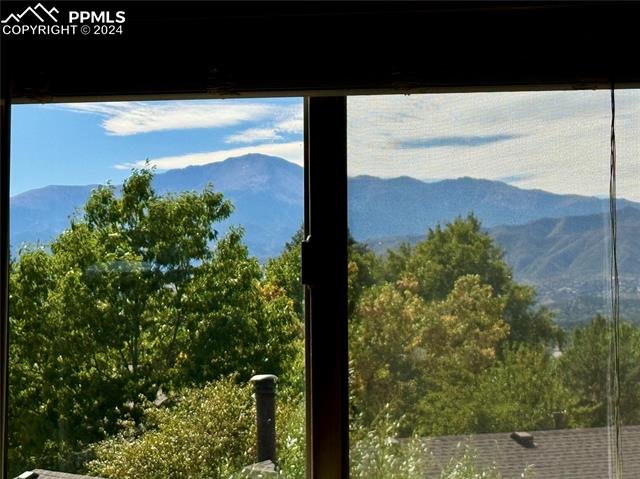 7680 Whitehorn Court