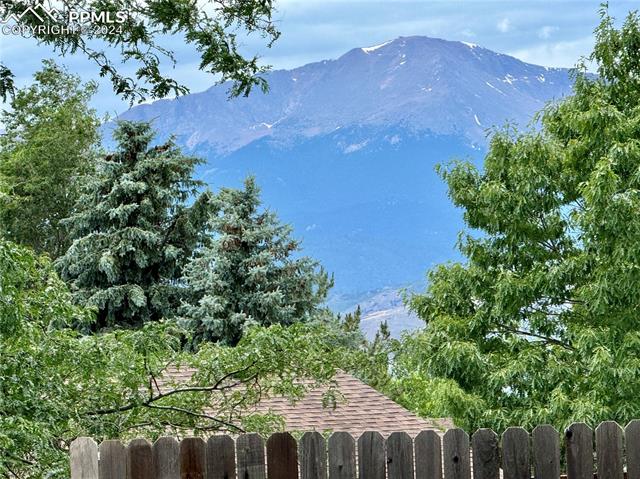 7680 Whitehorn Court