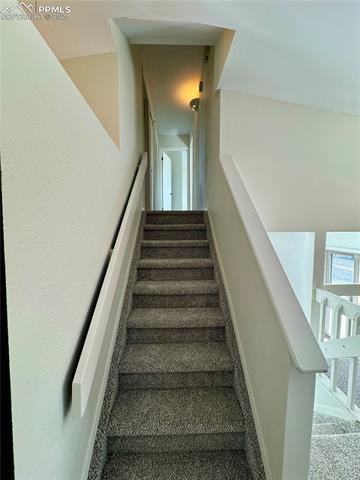 7680 Whitehorn Court