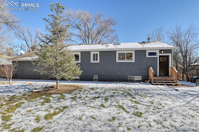 1402 W Parkway Drive