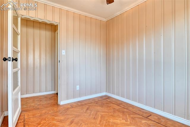 1402 W Parkway Drive