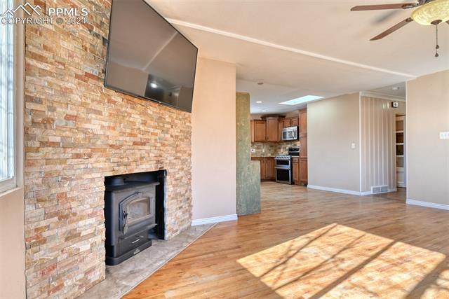 1402 W Parkway Drive