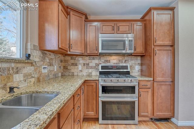 1402 W Parkway Drive