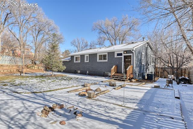 1402 W Parkway Drive