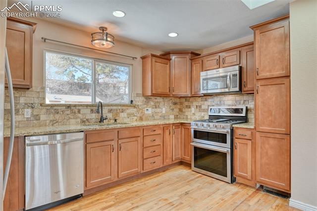 1402 W Parkway Drive