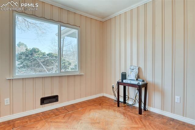 1402 W Parkway Drive