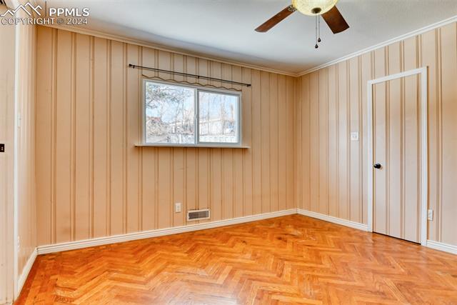 1402 W Parkway Drive