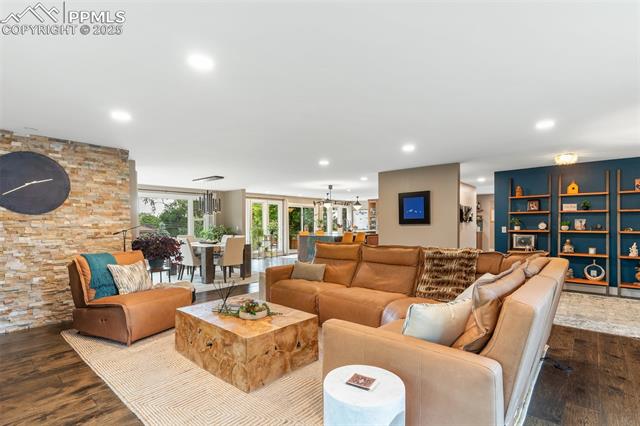 109 W Old Broadmoor Road