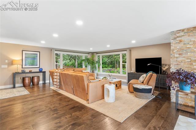 109 W Old Broadmoor Road