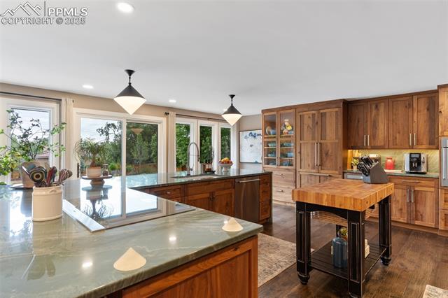 109 W Old Broadmoor Road