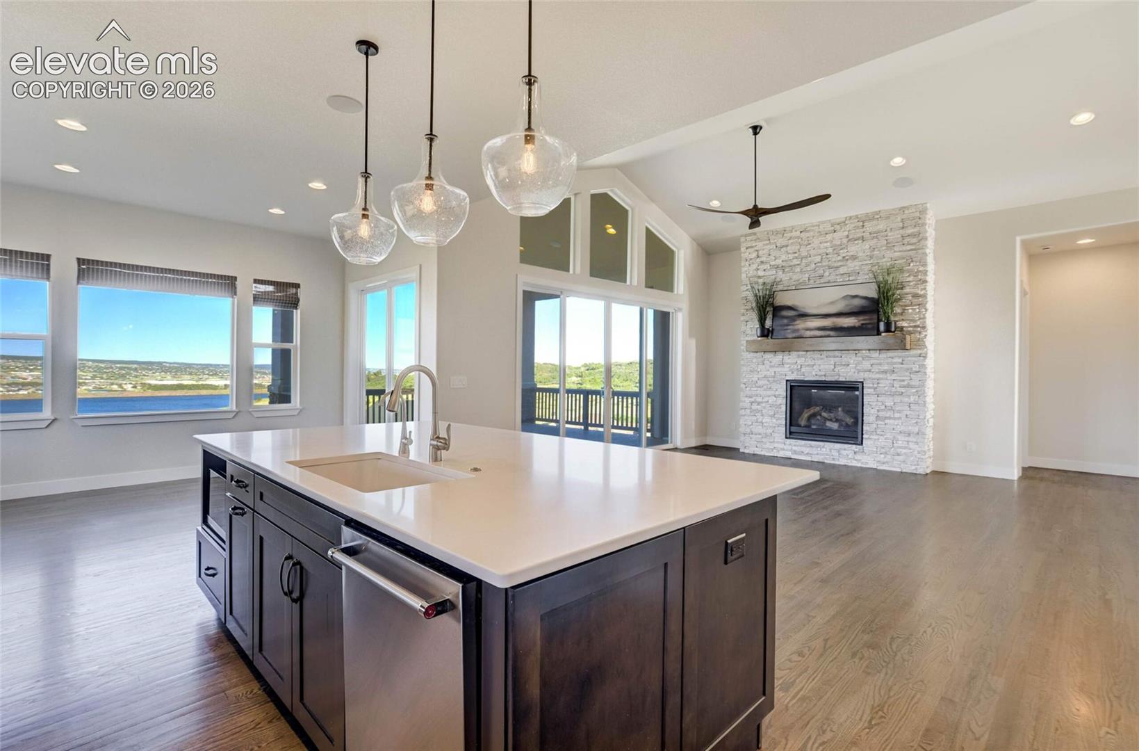 3306 Mesa Top Drive