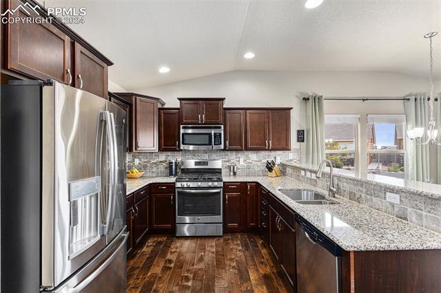 8263 Potentilla Grove