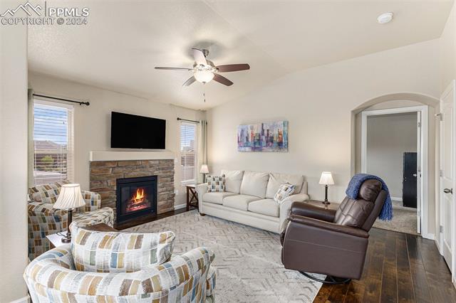 8263 Potentilla Grove