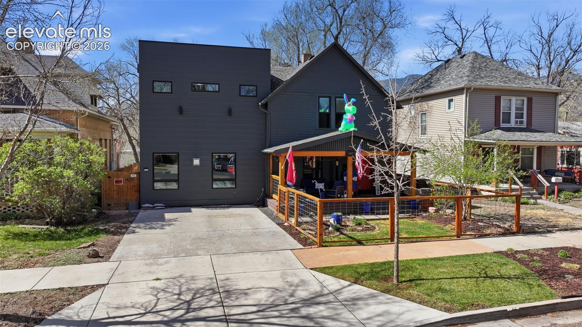 1607 W Pikes Peak Avenue