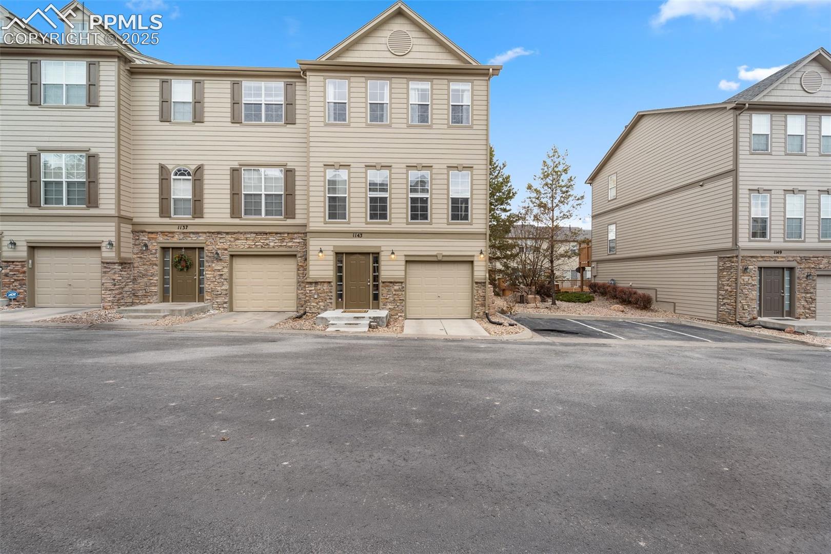 1143 Autumn Star Point