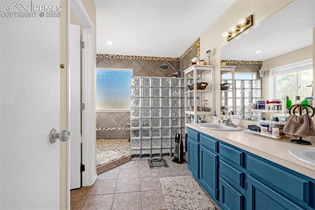 6992 Oak Valley Drive