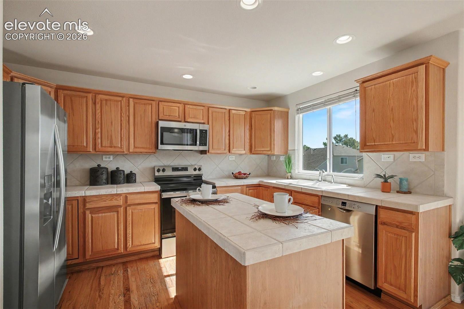 4118 Round Hill Drive