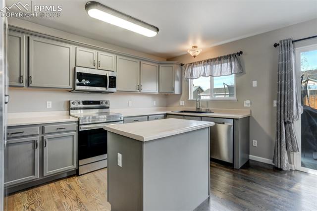 6121 Bow River Drive