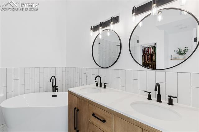 5001 BARNSTORMERS Avenue