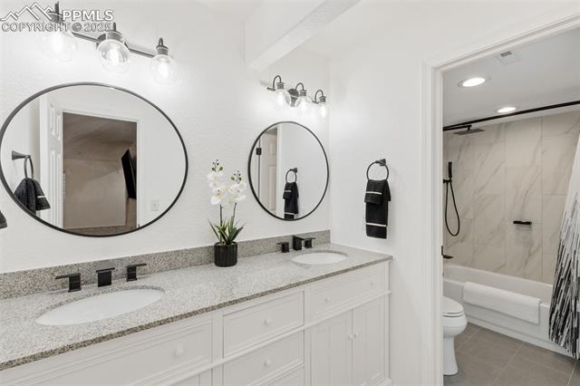 5001 BARNSTORMERS Avenue