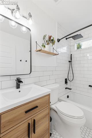 5001 BARNSTORMERS Avenue