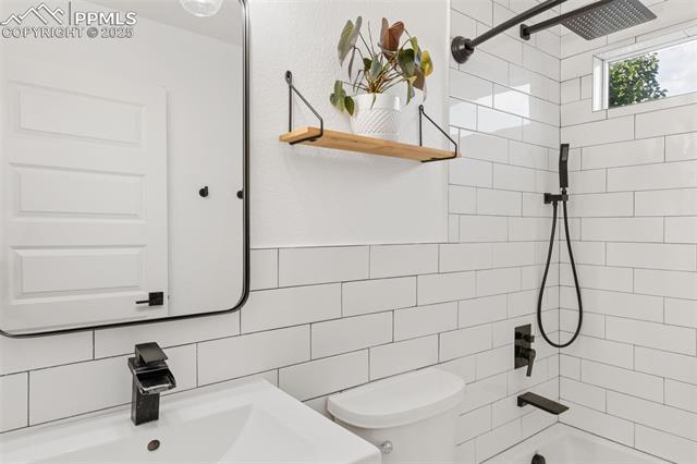 5001 BARNSTORMERS Avenue