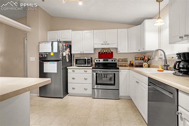 5461 Alteza Drive