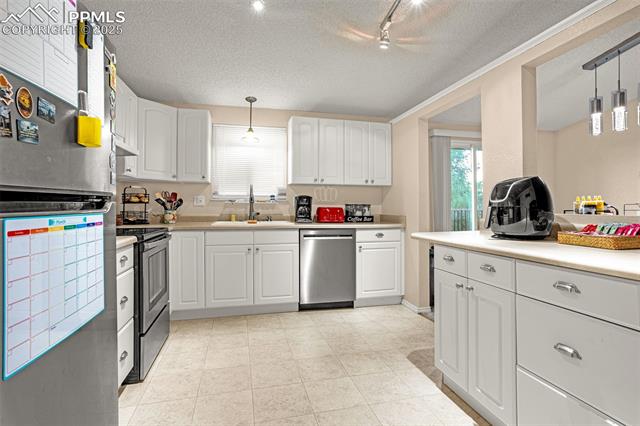 5461 Alteza Drive