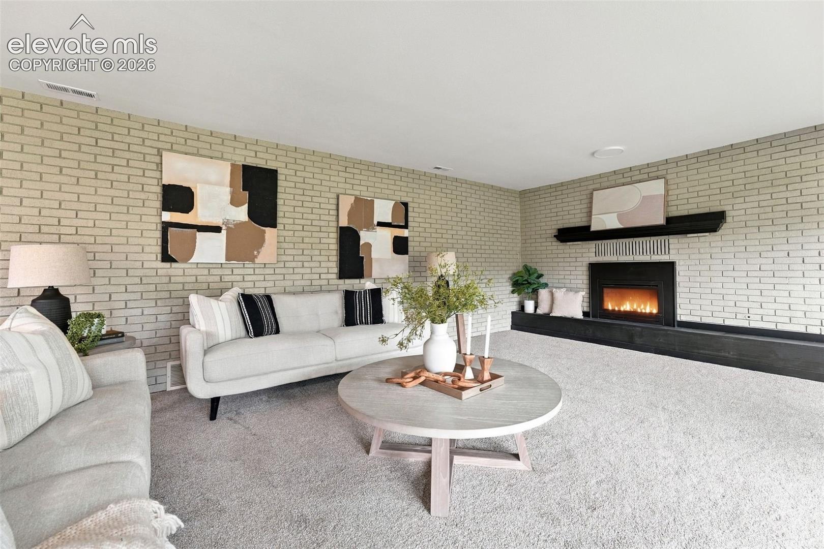 425 Roxbury Circle