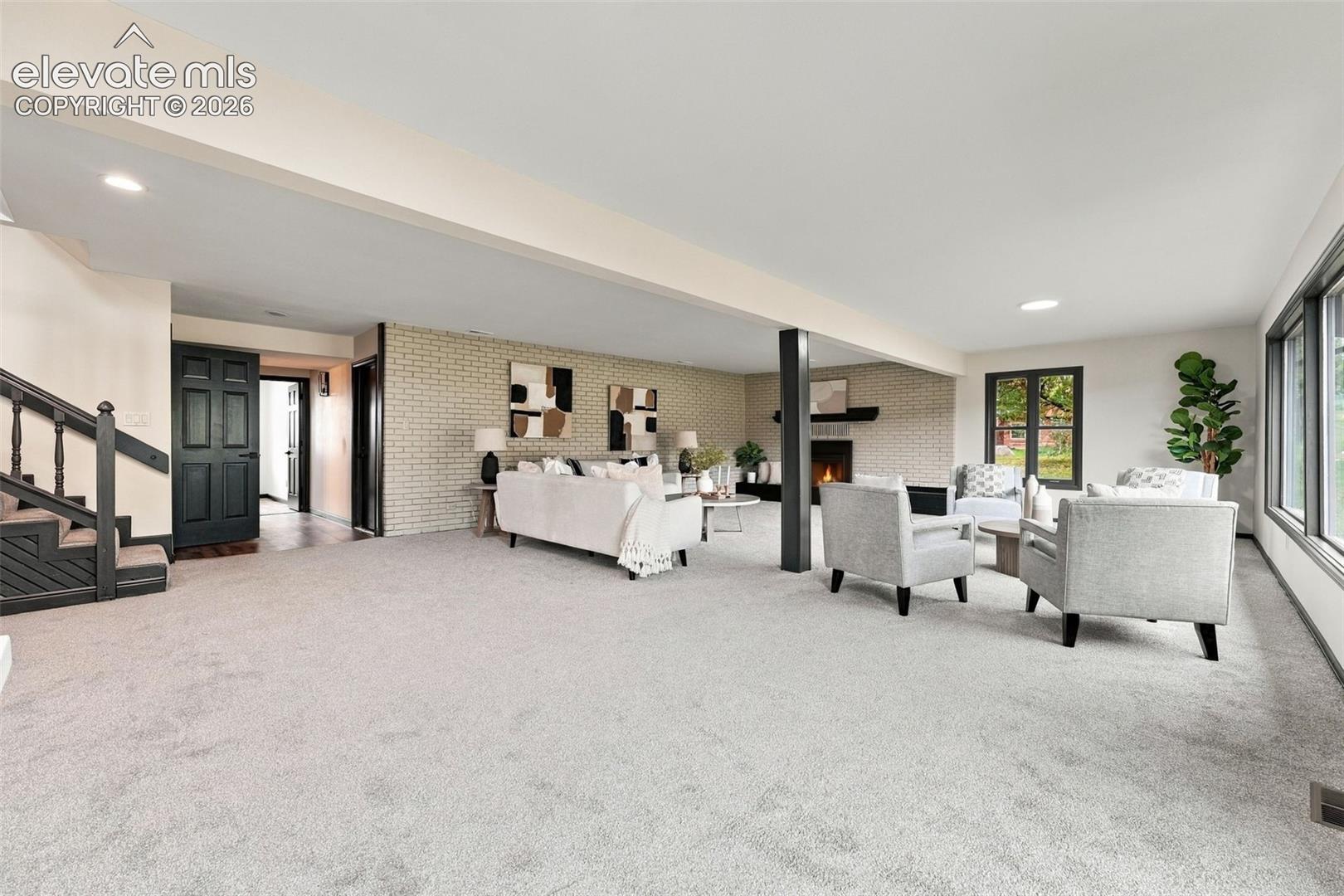 425 Roxbury Circle