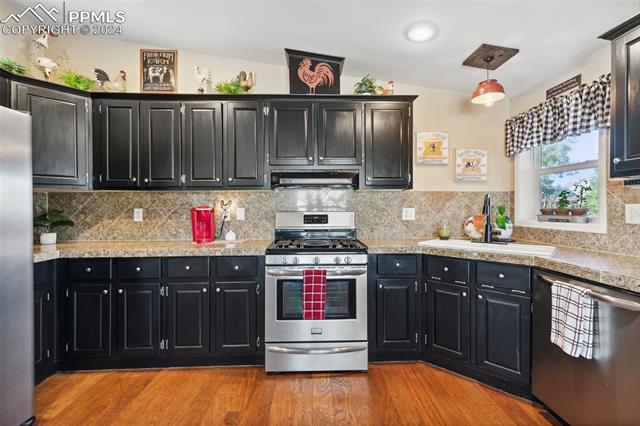 4096 Gray Fox Heights