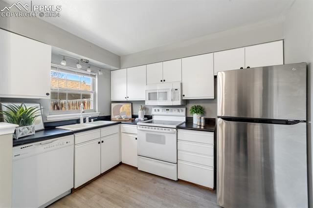 8075 Lexington Park Drive