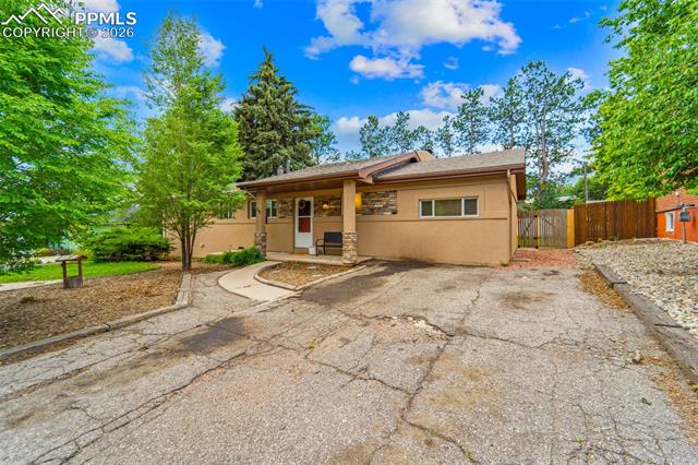 1105 Parkview Boulevard