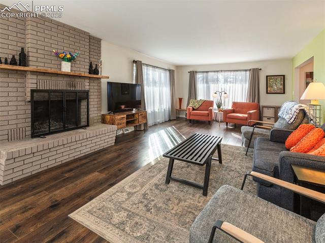 2619 Mountain View Avenue