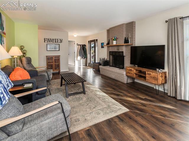 2619 Mountain View Avenue