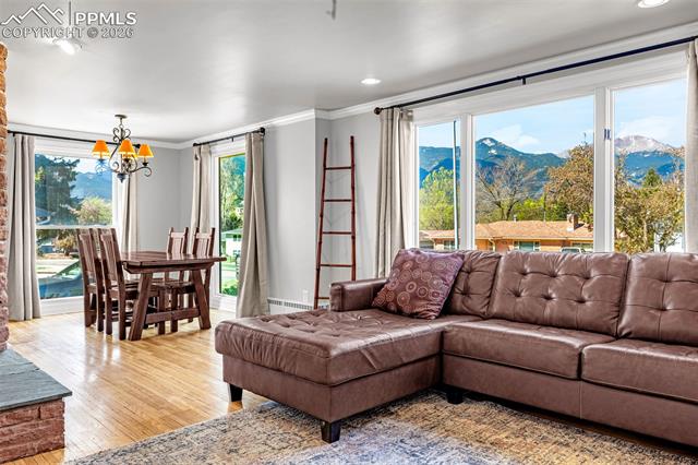 637 Glen Eyrie Circle