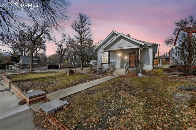 904 E San Miguel Street