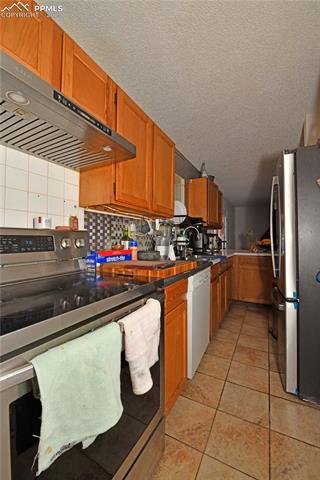 5916 Wolf Creek Place