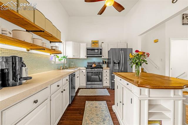 1522 Hollyhock Drive