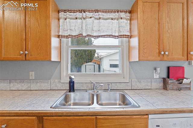 2510 Forsythia Street