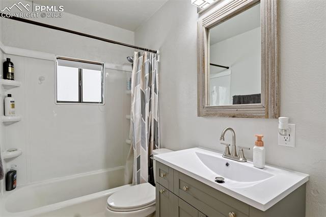 2510 Forsythia Street