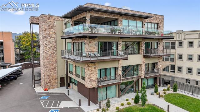 20 Boulder Crescent Street 202