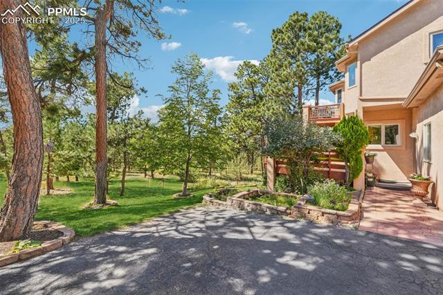 17552 Colonial Park Drive